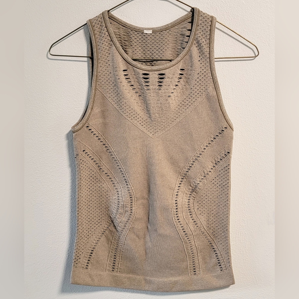 Alo Lark Boho Eylet Patterned Yoga Running Athletic Workout Tank Stretchy Summer